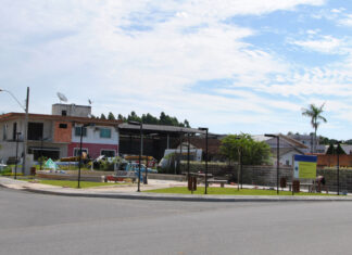 Prefeitura diz que terreno da praça é ?sobra? de terra
