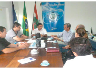 CDL de Piçarras entrega reivindicações a prefeito Leonel