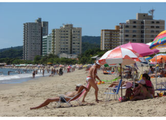 Piçarras recebeu 133 mil turistas em 2010