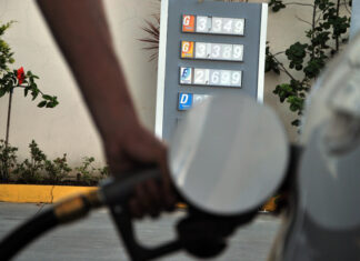 Litro da gasolina baixa R$ 0,11 em Balneário Piçarras