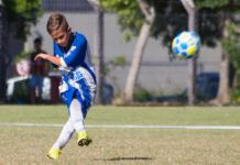 Jovem lateral direito de Penha é destaque na base do Avaí