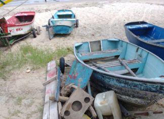 Secretaria de Pesca inicia orientação aos artesanais quanto à rejeitos na faixa de areia
