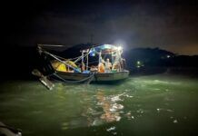 PM Ambiental flagra embarcações capturando camarão durante o defeso