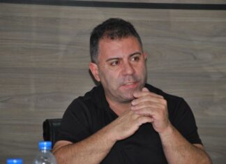 Prefeito de Barra Velha realiza segunda live para responder perguntas da população