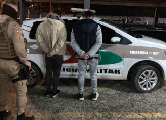 Traficante que entrega drogas por serviço de aplicativo é preso em Balneário Piçarras