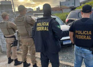 Polícia Federal prende foragido e cumpre mandados de busca e apreensão em Piçarras e Penha