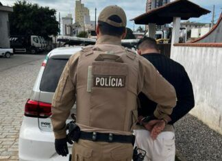 Homem com mandados de prisão por roubo e estupro é preso em Balneário Piçarras
