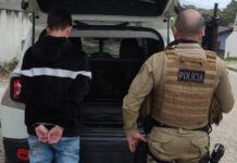 Adolescente de 15 anos é apreendido traficando drogas