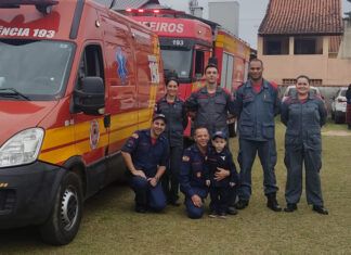 Pequeno aniversariante tem sonho atendido com visita surpresa dos Bombeiros Militares