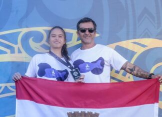 Atleta de Penha Rebeka Klotz faz história e vai para o Mundial de stand up paddle