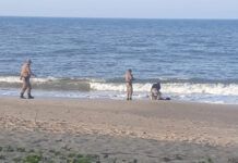 Homem que praticava atos obscenos na praia é contido e auxiliado pelas forças de segurança