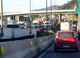 Caminhoneiros de SC confirmam adesão a greve nacional e iniciam mobilização no litoral