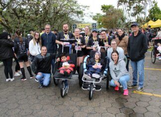 Pernas Solidárias de Luiz Alves participa de meia maratona em Gaspar