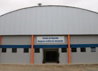 Luiz Alves inaugura reforma e ampliação do Ginásio Frederico Guilherme Schwanke