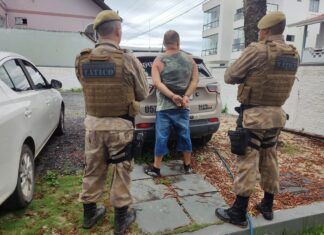 Trio que disparou contra viatura policial é preso em Balneário Piçarras
