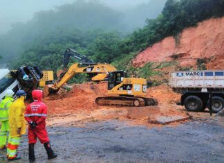BR-376: Equipes de resgate chegam ao setor mais sensível do deslizamento