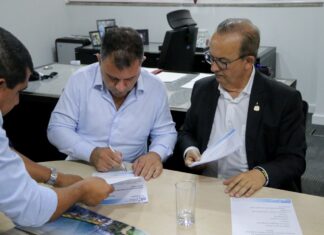 Prefeito de Barra Velha apresenta proposta de Hospital Regional ao governador do estado