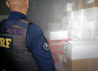 PRF apreende carga de camarão argentino avaliada em R$ 200 mil