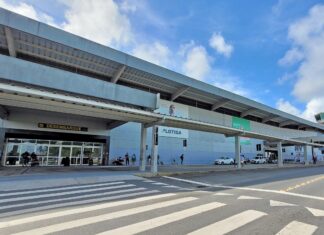 Em surto psicótico, homem é detido por falsa ameaça de arma dentro de avião no aeroporto de Navegantes