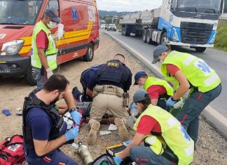PRF ajuda a salvar vida de homem após parada cardíaca na BR-470, em Gaspar