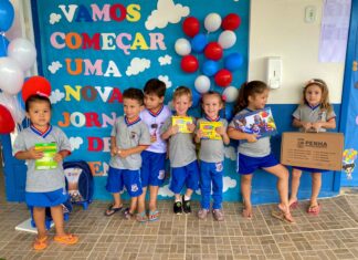 Educação de Penha inicia entrega dos kits de materiais escolares