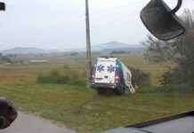 Ambulância de Penha se envolve em acidente na BR-101; ninguém se feriu com gravidade