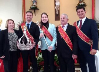 “Levar aos corações dos devotos esperança, amor e união”, define novo casal imperial da Festa do Divino de Penha