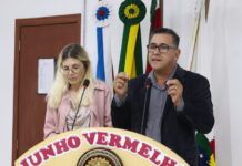 Equipe da secretaria de Assistência Social usa a tribuna para detalhar o Família Acolhedora