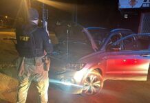 Carro roubado há um ano e que circulava clonado é recuperado na BR-101, em Barra Velha