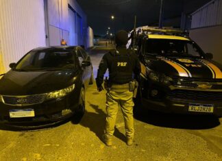 PRF recupera carro roubado que circulava clonado em Balneário Piçarras, na BR-101