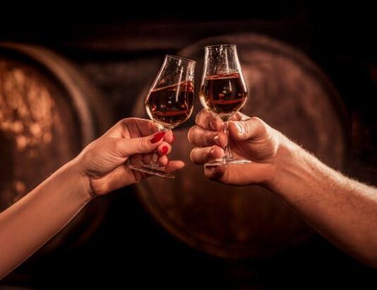 Santa Catarina institui o Dia Estadual da Cachaça Catarinense para valorizar tradição e fortalecer o setor