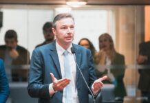 Napoleão Bernardes (PSD) celebra aprovação do Universidade Gratuita: “sonhos em realidade”