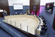 Câmara rejeita pedido de cassação do prefeito e vice de Itajaí