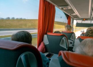 Empresa interestadual de transporte deverá indenizar passageiro recém-operado que viajou em poltrona diferente da classe adquirida
