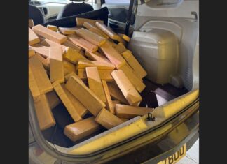 Adolescente é detido guiando automóvel na BR-101 com mais de 300 quilos de maconha