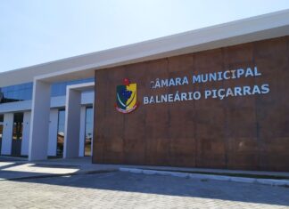 Advogada ingressa com pedido para CPI e cassação do prefeito de Balneário Piçarras