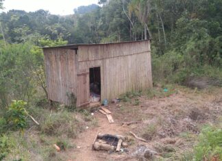 Duas construções irregulares são demolidas no bairro Santa Lídia