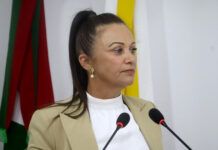 Justiça dá 48h para vice-prefeita de Penha ter acesso ao seu gabinete
