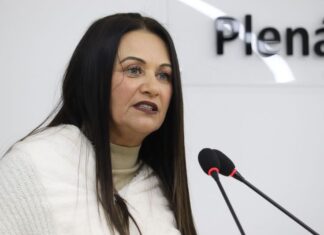 Vice-prefeita de Penha tem WhatsApp hackeado: “Não faça transferência e denuncie”, solicita ela