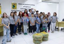 Câmara mirim realiza entrega de tampinhas plásticas para a Adote Penha