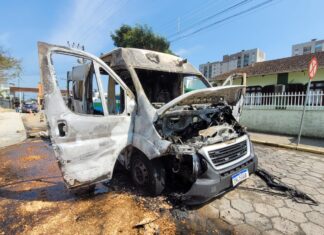 Ambulância do SAMU pega fogo no Pronto Atendimento 24h de Balneário Piçarras