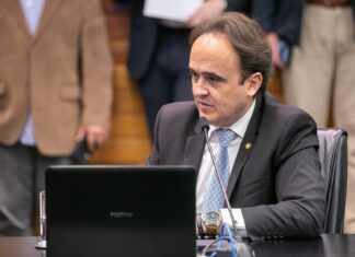 Carlos Humberto (PL) assume presidência de comissão na Alesc