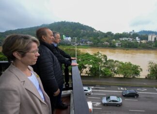 Por risco iminente de enchente em Blumenau, Oktoberfest é suspensa