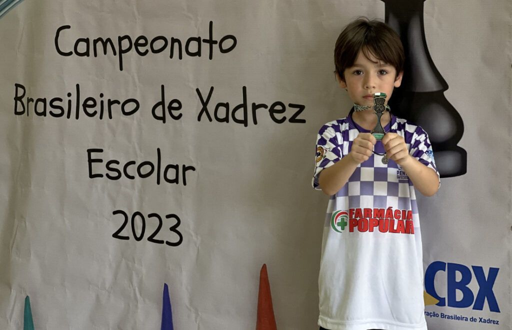 Aos 9 anos, aluna da rede pública já é tricampeã paulista e campeã nacional  de xadrez escolar, Santos e Região