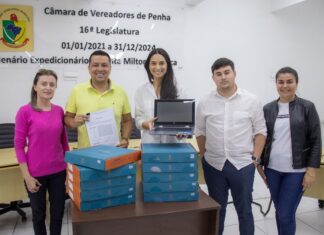 Câmara de Penha repassa 10 notebooks para Secretaria de Educação