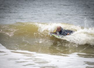 Bodyboarders de Balneário Piçarras e Penha sobem ao pódio na etapa piçarrense do Campeonato Catarinense de Bodyboarding