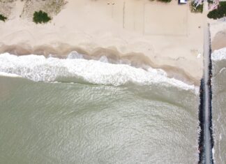 Edital para alargamento da faixa de areia da praia central volta a ser publicado