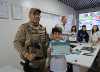 Alunos conhecem o funcionamento do Centro de Controle Regional de Videomonitoramento de Barra Velha