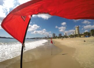 Corpo de Bombeiros Militares orienta para um banho de mar mais seguro