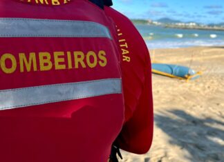 Bombeiros localizam corpo de homem que se afogou na praia de Balneário Piçarras